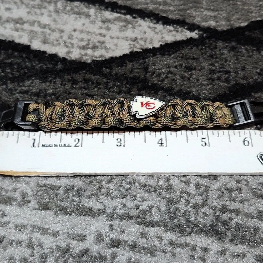 KIDS KANSAS CITY CHIEFS ARROWHEAD CAMO PARACORD SURVIVAL BRACELET UNISEX